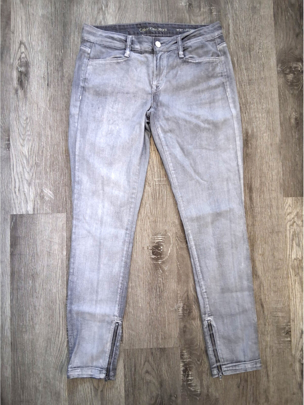 VTG Calvin Klein Woman's 10, 30x29 low-rise skinny legging Jeans w/Ankle Zippers